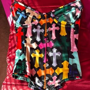 This is a custom chrome heart corset
I wore it once still in great condition